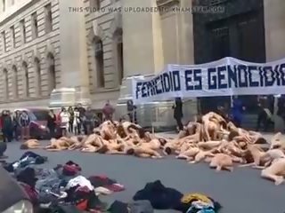 Naken kvinnor protest i argentina -colour version: smutsiga video- 01